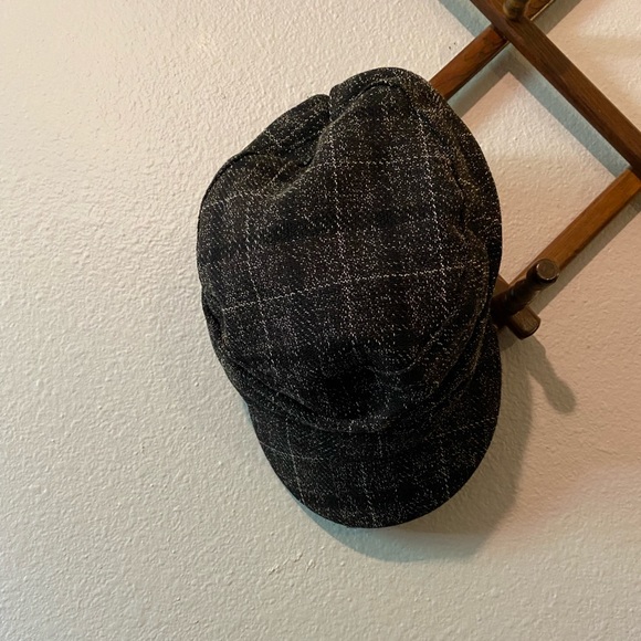 Grey cap - Picture 2 of 2